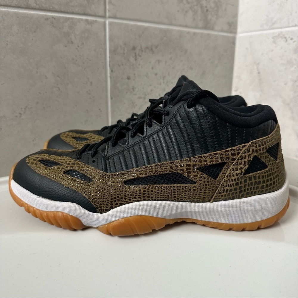 Nike Air Jordan Retro 11 XI IE Sneaker Size 11 Men